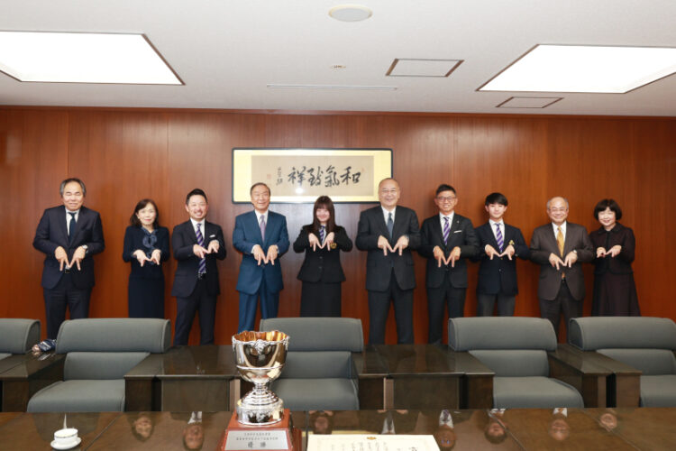 ゴルフ部・茶木詩央選手が表敬訪問――文部科学大臣杯争奪第7回日本女子学生ゴルフ王座決定戦の優勝を報告