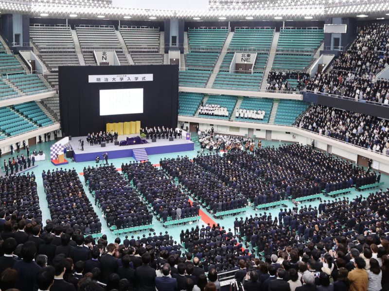 2025年度「明治大学入学式」を挙行――9377人が新たな「個」をみつけるため、「前へ」