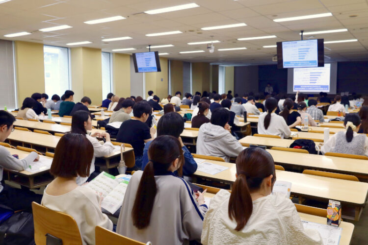 文系3学部合同の就職キャリア支援イベントを開催――政経・文・情コミの学生約1400人が参加