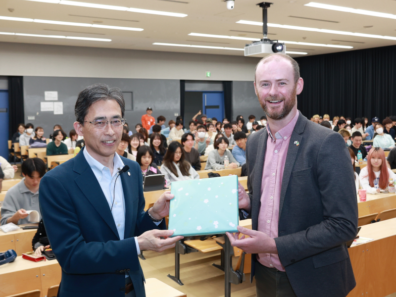 駐日アイルランド大使館の参事官が農学部「食料貿易論」（作山巧教授）で特別講義を実施