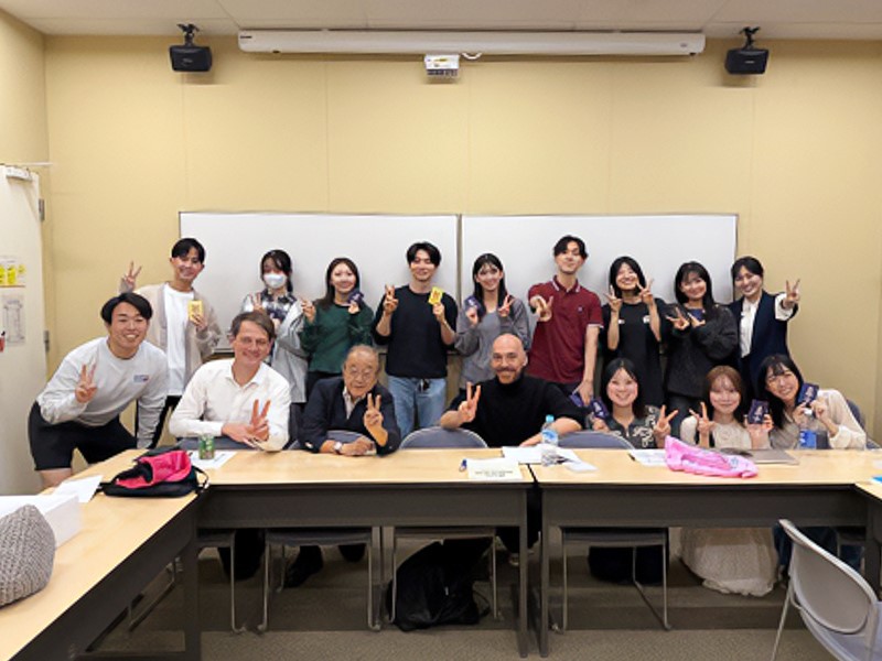 リフレーミング手法の第一人者を招いた特別講義を開催｜政治経済学部・奥山ゼミ