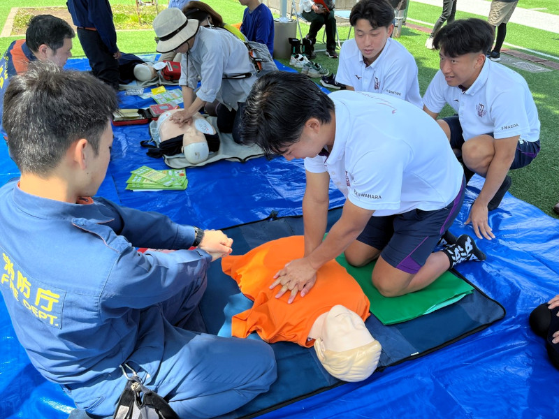 八幡山グラウンドでの地域防災訓練に体育会部員らが参加