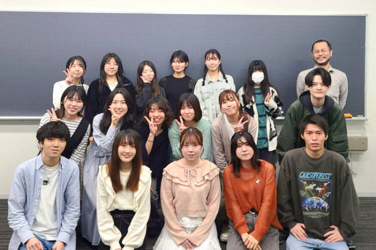 近現代日本の文学からJ-POPの歌詞まで幅広く研究し議論を通して理解を深める│国際日本学部・小谷瑛輔ゼミ
