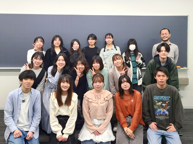 近現代日本の文学からJ-POPの歌詞まで幅広く研究し議論を通して理解を深める│国際日本学部・小谷瑛輔ゼミ