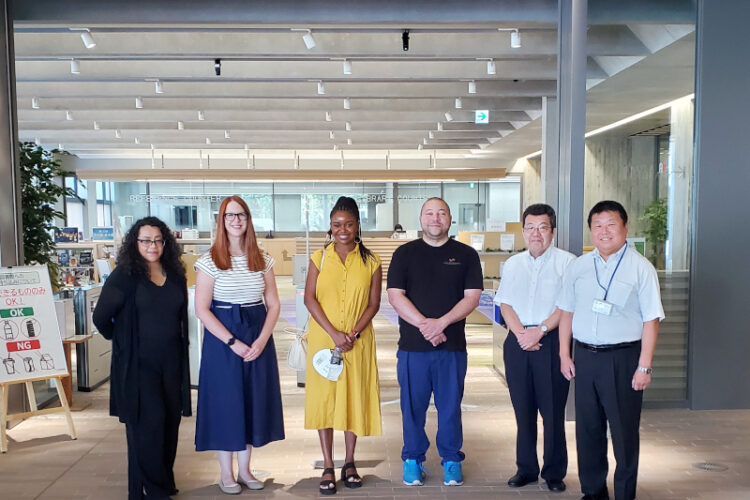 米国ボルチモア市の図書館関係者が生田図書館を視察