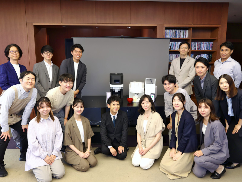 宮下芳明研究室がアサヒグループジャパンと共同研究成果を発表――自在に表現される味や香りを記者らが体感│総合数理学部