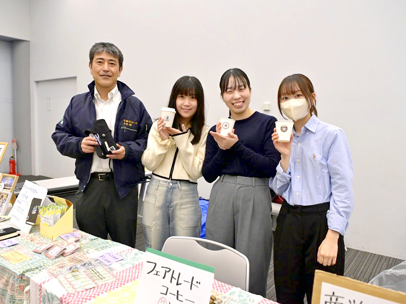 ホームカミングデーにてフェアトレード商品を販売│商学部・小林ゼミ