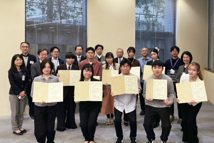 第15回「図書館書評コンテスト」を開催――最優秀賞に大野直心音さん